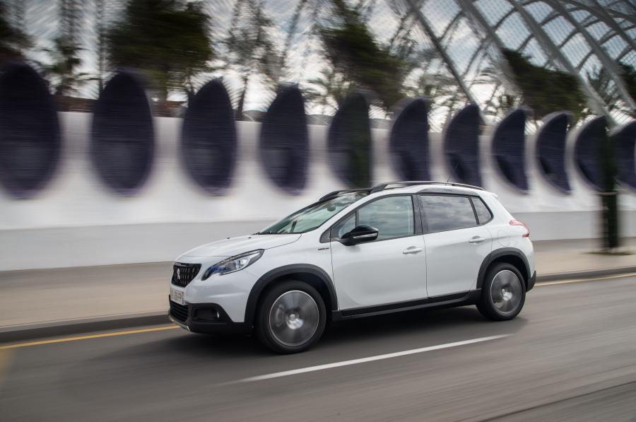  Peugeot 2008 GT Line 2016 года  (фото 35 из 42)
